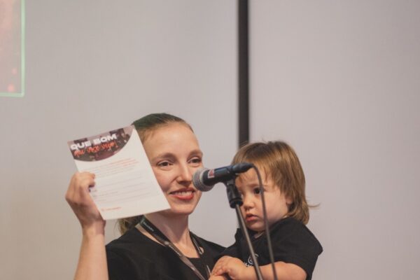 135d7b9e-8157-4e80-98ea-5409c5f42395